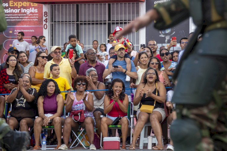 Público vibra com retorno do desfile de 7 de setembro na Barão de Maruim.