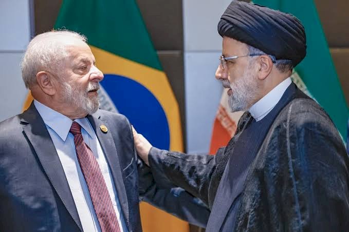 Lula tem reunião bilateral com o presidente do Irã em Joanesburgo.