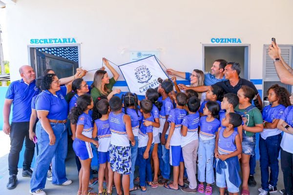 Reinauguração da Escola Mirena Machado: renovação e compromisso com a educação.