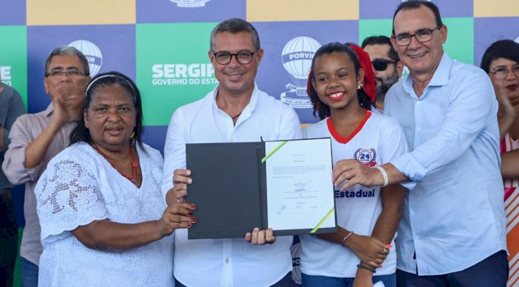 Governador entrega quadra multiesportiva do Colégio Estadual 24 de Outubro