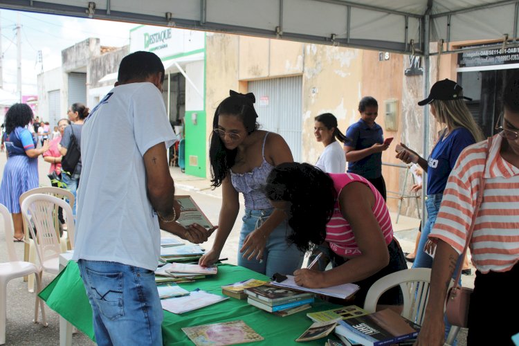Deso promove incentivo à leitura com distribuição de livros em Carira