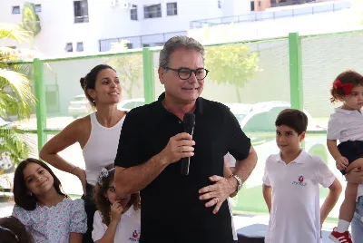 Colaboradores e familiares celebram aniversário do diretor do Centro de Excelência Master, Jorge Mitidieri 