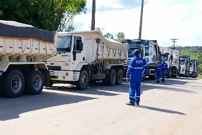 Atraso de pagamento: Prefeitura de Lagarto faz trapalhada na comunicação, apaga nota sobre “pendências” financeiras com empresa e muda explicação para fila de caminhões de lixo parados em frente ao aterro