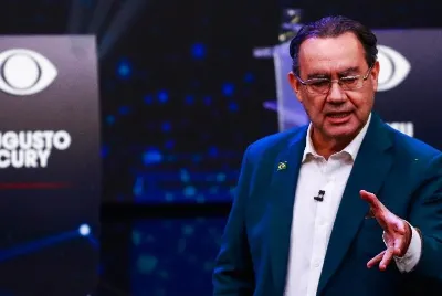 Impulsionado pelo cansaço de parte do eleitorado com a polarização entre Lula e Flávio, Augusto Cury ganha destaque propositivo em debate e cresce nas redes sociais