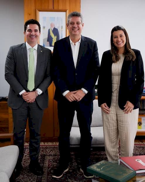 Ao lado da prefeita Hilda Ribeiro e do deputado Gustinho Ribeiro, ministro Márcio Macedo anuncia investimentos federais em Lagarto