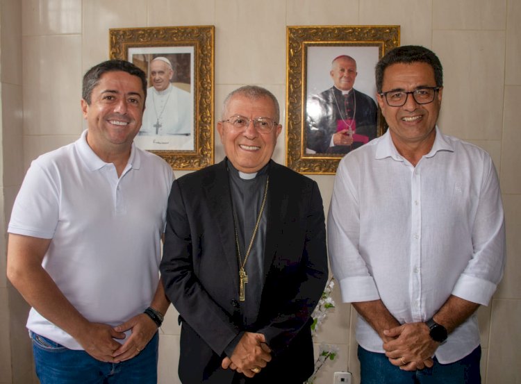 Luiz Roberto e Fabiano discutem com arcebispo projetos para impulsionar o turismo religioso