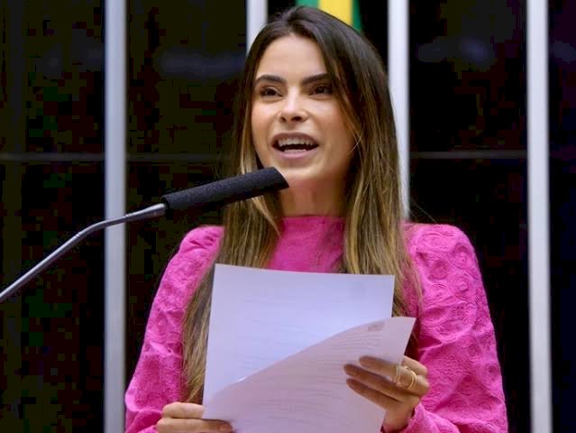 Se eleita prefeita de Aracaju, Yandra Moura abandonará mandato como primeira deputada federal eleita por Sergipe