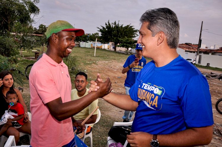 Dr. Samuel é recebido calorosamente por moradores de Socorro em suas caminhadas