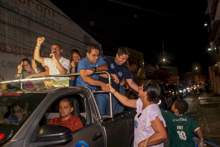 Luiz Roberto e Fabiano promovem carreata no Santos Dumont